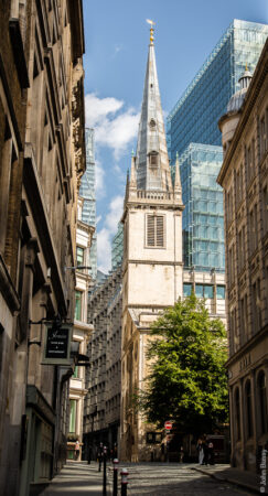 The Guild Church of St Margaret Patterns was built by Christopher Wren 1686-88. It is now overawed by surrounding modern buildings including Plantation House to the right. (Aug22)