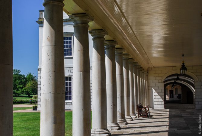 Inigo Jones built the Queen's house between 1616 &1639. It was the first Palladian building in England. From 1806 it was used as a school and the colonnades and wings added. In 1934 it became part of the National Maritime Museum. (May10)