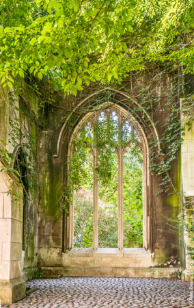 The roof of St Dunstan in the East near Cheapside is long since gone and the interior has been turned into a garden. (Aug22)