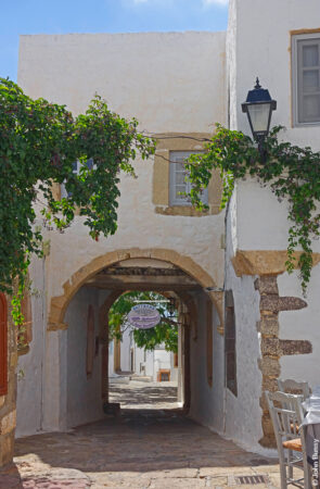 Streets in the Chora often go through courtyards and through buildings. This one take you from the courtyard at the front of Vengelis Taverna to its garden at the back. (Sept15)