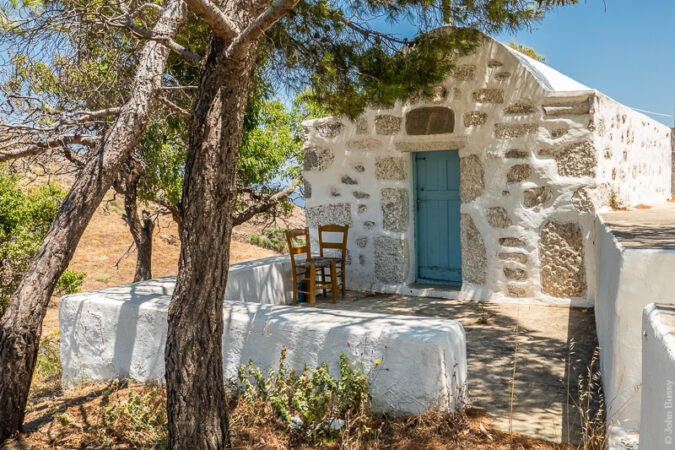 The little church of Aghios Demitrios is beside the track which leads to the west of Astypalea. (Jun23)